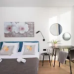Vivi Rent - Old Olive V