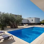 Vivi Rent - Old Olive V Villa Vodnjan