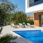 Vivi Rent - Old Olive V Villa