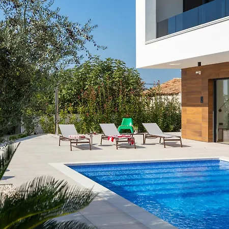 Vivi Rent - Old Olive V Villa